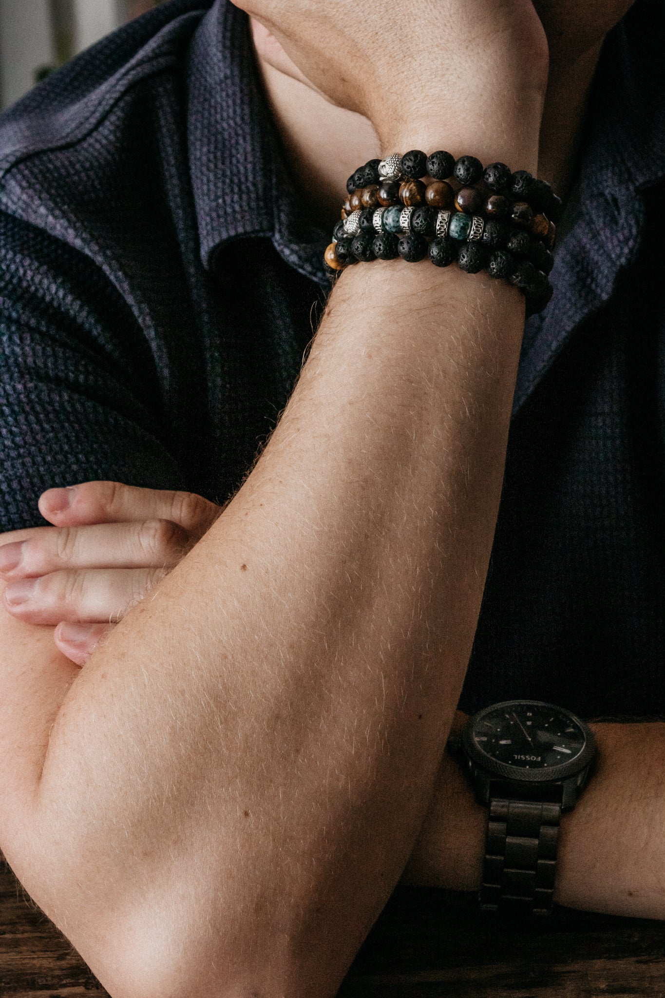 MAJOSA | Lavasteen & tijgeroog kralen armband - De Kralenkoning