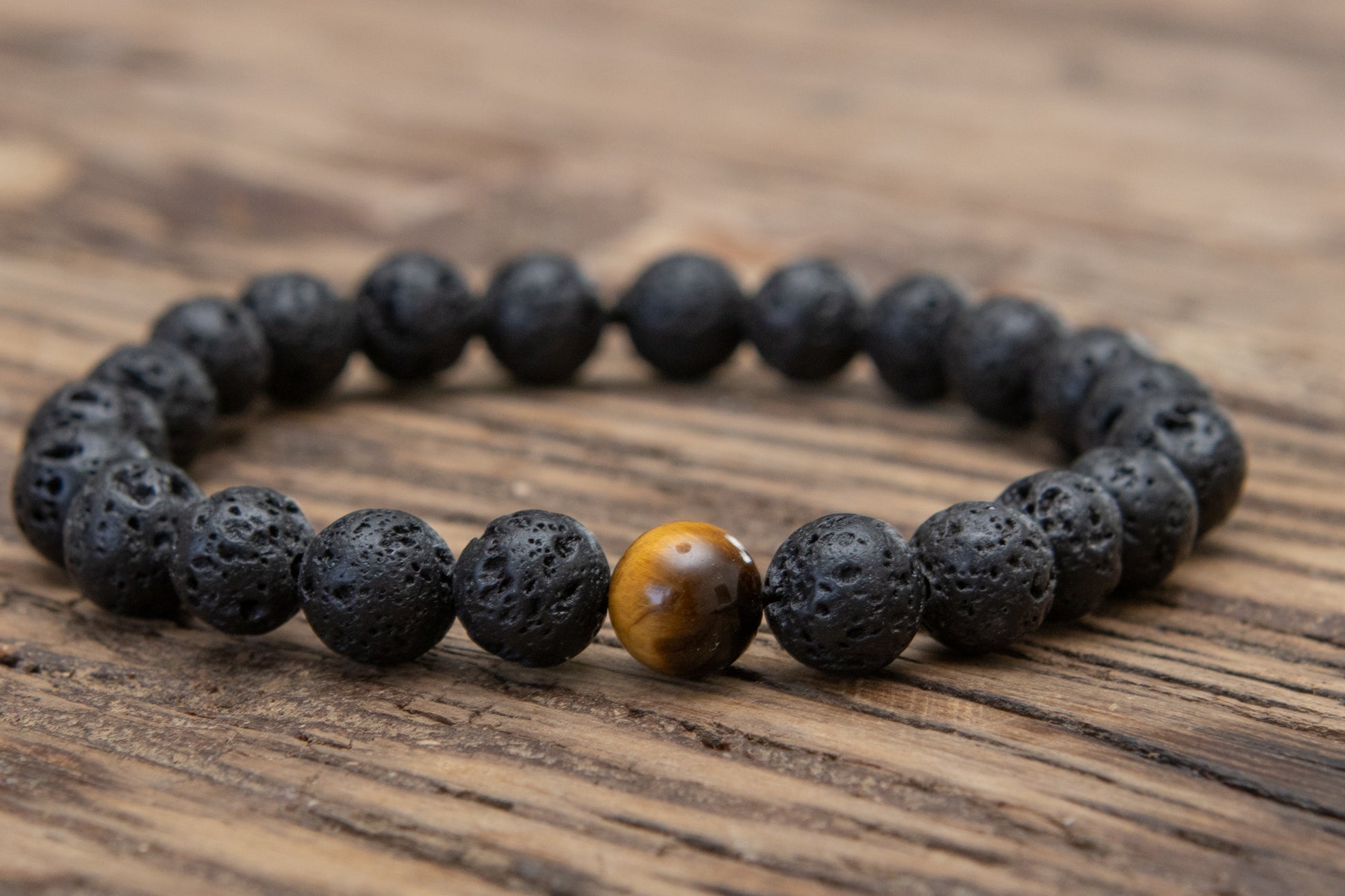 MAJOSA | Lavasteen & tijgeroog kralen armband - De Kralenkoning