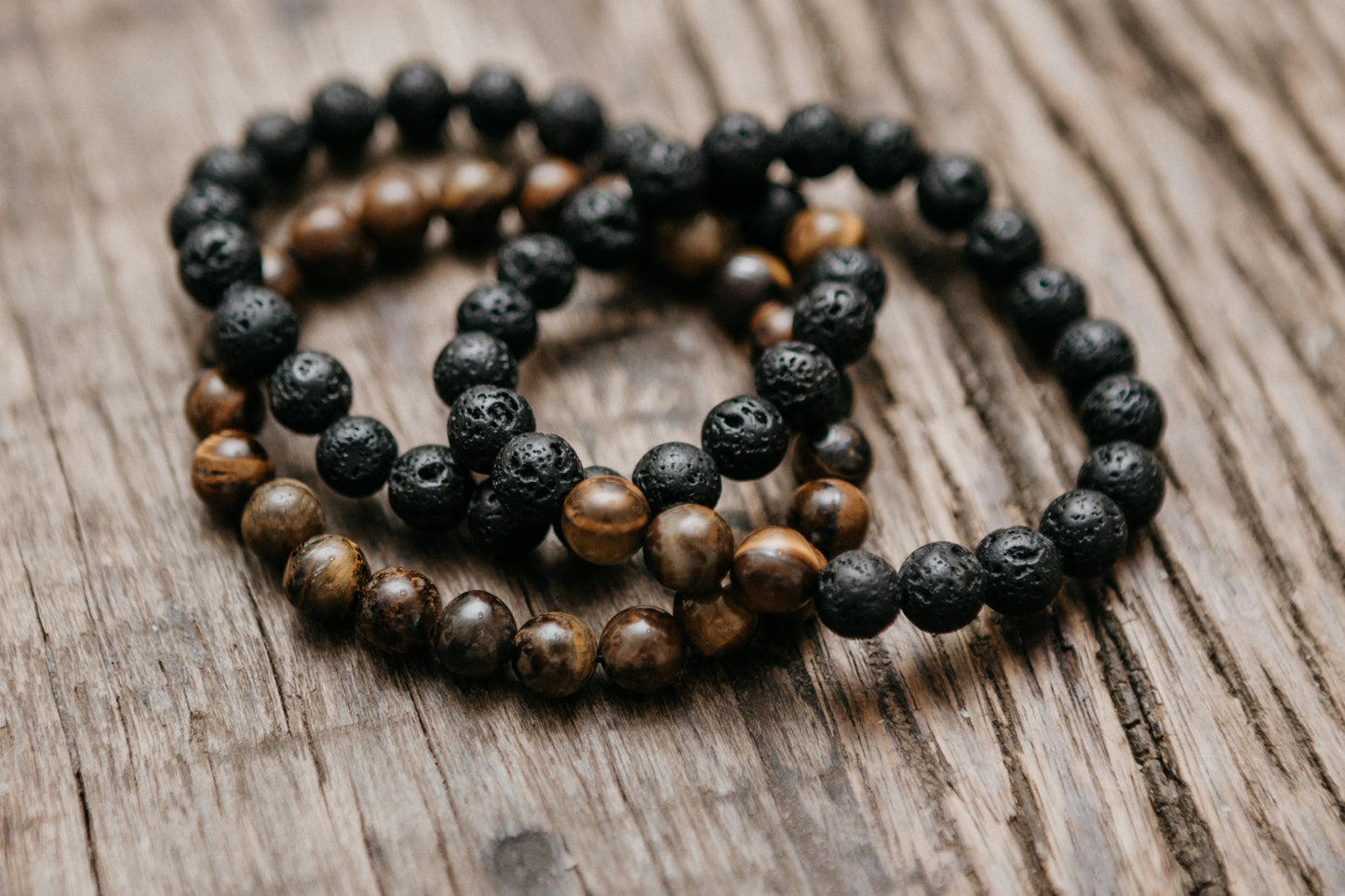 MAJOSA | Lavasteen & Tijgeroog kralen armband - De Kralenkoning